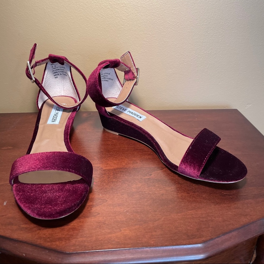 Steve Madden Burgundy Margie Wedge, size 6.5